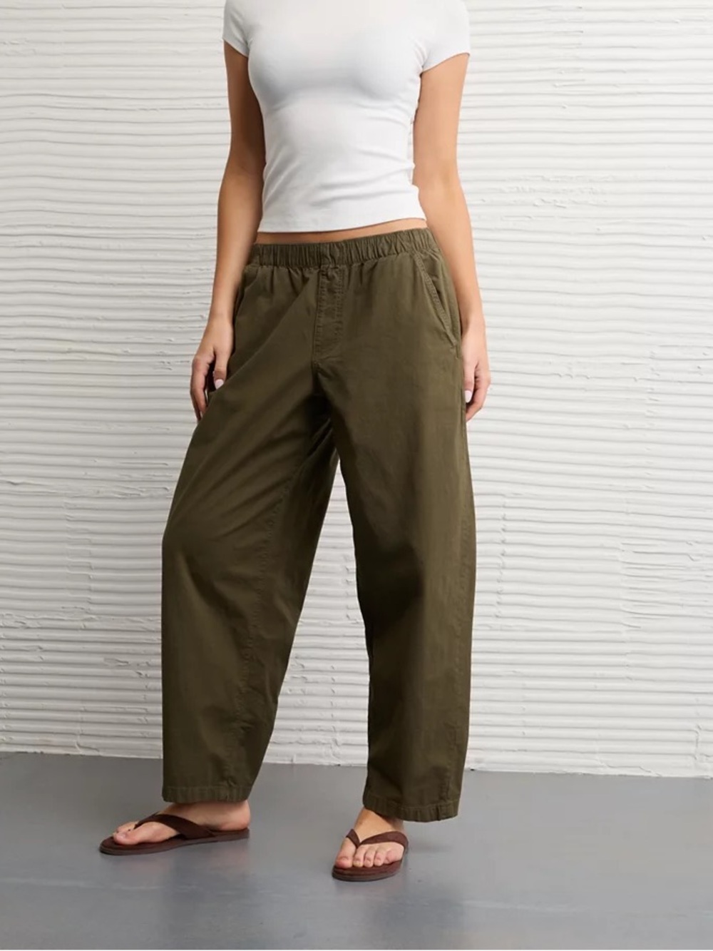 NWT American Eagle AE Low Rise Pull-On Barrel Pants XS